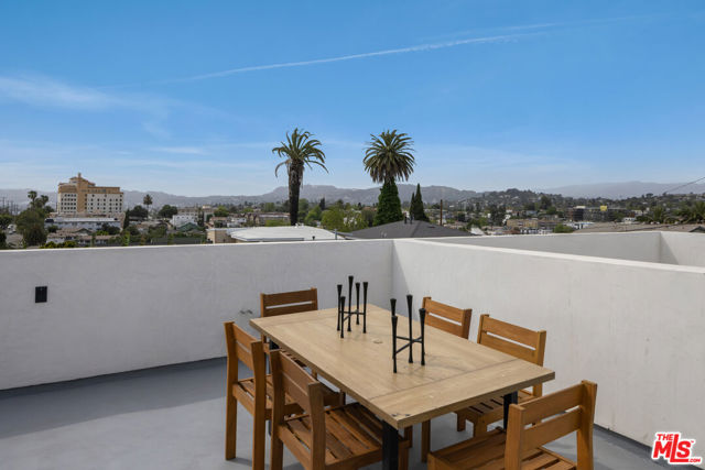 2005 Bellevue Avenue, Los Angeles CA: https://media.crmls.org/mediaz/5197919a-ac1a-4052-8b96-b37676d2f3c0.jpg