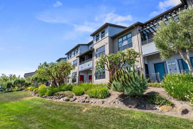 2853 Regatta Drive, Oakland CA: https://media.crmls.org/mediaz/5197b209-8b10-4fa5-9adf-897381937abf.jpg