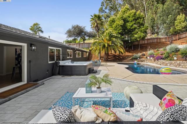 441 FOX HILLS COURT, Oakland CA: https://media.crmls.org/mediaz/5197c745-f265-4bd8-a8b7-7b9bdb17b954.jpg