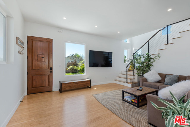 7447 W 81ST Street, Los Angeles CA: https://media.crmls.org/mediaz/5197f919-7645-4147-bc1d-85ce038f6ced.jpg
