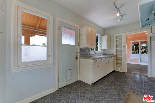 2461 McCready Avenue, Los Angeles CA: https://media.crmls.org/mediaz/5198051b-bb26-4de0-b422-f9fc022cb4f7.jpg