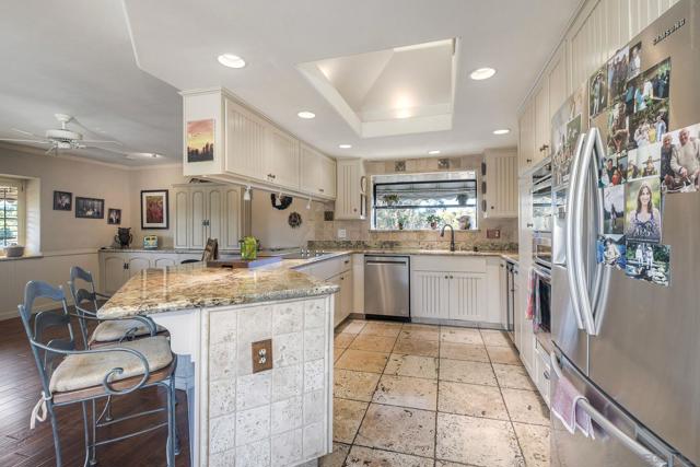 2848 Sunset Hills, Escondido CA: https://media.crmls.org/mediaz/51984418-77ba-464f-91d7-23635adb8d53.jpg