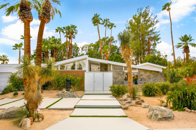 73265 Tamarisk Street, Palm Desert CA: https://media.crmls.org/mediaz/51984975-2720-479b-af12-001199b31f02.jpg