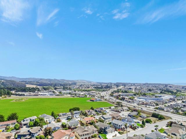 515 Silver Avenue, Half Moon Bay CA: https://media.crmls.org/mediaz/5198a936-cdba-4441-ba82-ade300aa7994.jpg