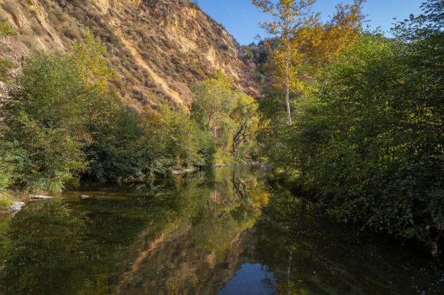 47275 Arroyo Seco Road, Greenfield CA: https://media.crmls.org/mediaz/5198d7a3-4ec2-47ca-aa91-8f47c1fc4d2d.jpg