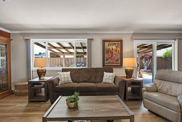 2611 Quail Ct., Union City CA: https://media.crmls.org/mediaz/5198d7b9-c40c-41f6-bb20-cd9a4b9755cc.jpg