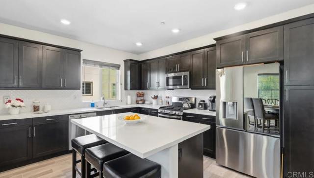 Detail Gallery Image 7 of 54 For 4336 Harbor Way, Oceanside,  CA 92056 - 3 Beds | 3/1 Baths