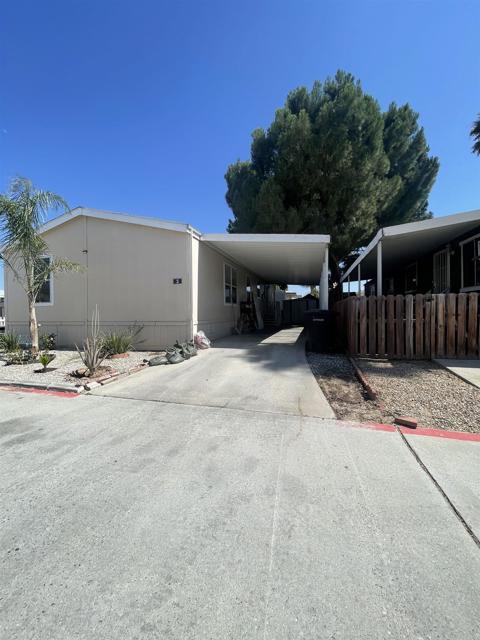 913 S Grand Avenue, San Jacinto CA: https://media.crmls.org/mediaz/51992236-3f96-4775-afe9-3ff1e40bb277.jpg
