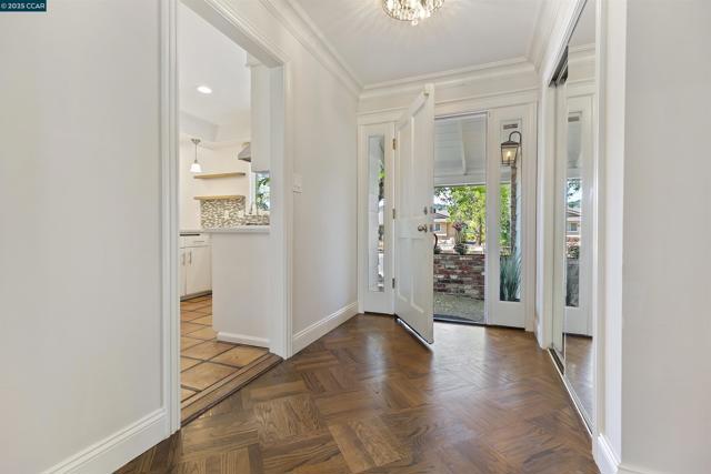 33 Sullivan Dr, Moraga CA: https://media.crmls.org/mediaz/519a146e-ea49-49ac-88a9-3d8066d6c09b.jpg