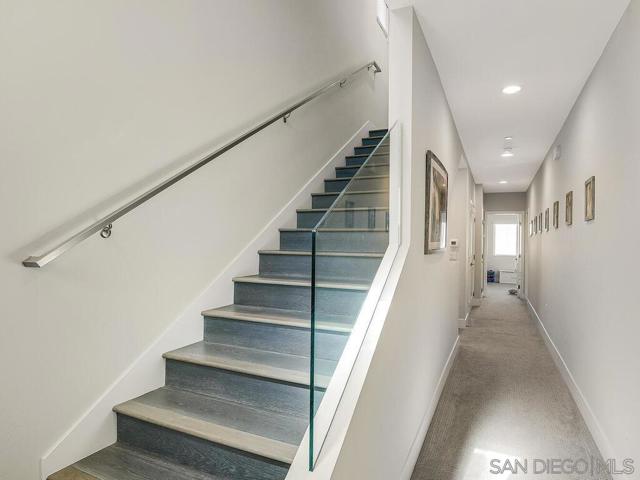 938 Opal St, San Diego CA: https://media.crmls.org/mediaz/519a2261-ade6-40b9-a933-9f115fed5f9c.jpg