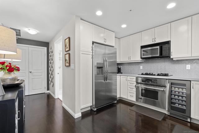 555 Front St., San Diego CA: https://media.crmls.org/mediaz/519a8a3d-1683-442e-aa91-8b45aeace8f8.jpg