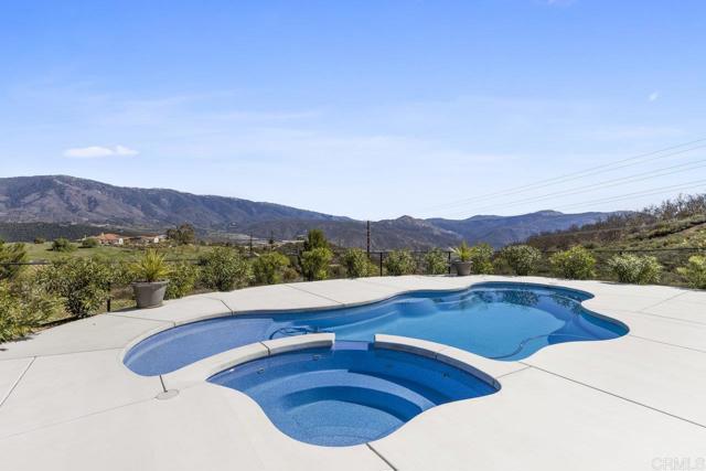 31223 Pauma Heights Road, Valley Center CA: https://media.crmls.org/mediaz/519aac02-bbe2-4150-a761-d5ffcc082a4c.jpg