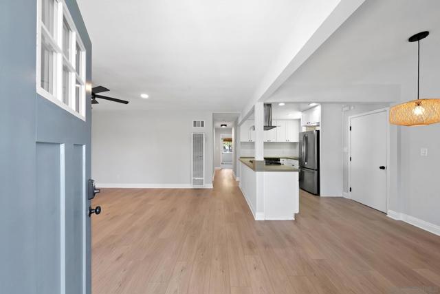 4991 Date Pl, San Diego CA: https://media.crmls.org/mediaz/519afdee-0fae-4d5c-b263-e65e2c64ff88.jpg