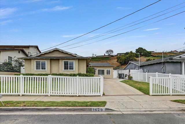 1629 primera Street, Lemon Grove CA: https://media.crmls.org/mediaz/519b0b44-efce-499f-88b7-3d53eee3accd.jpg