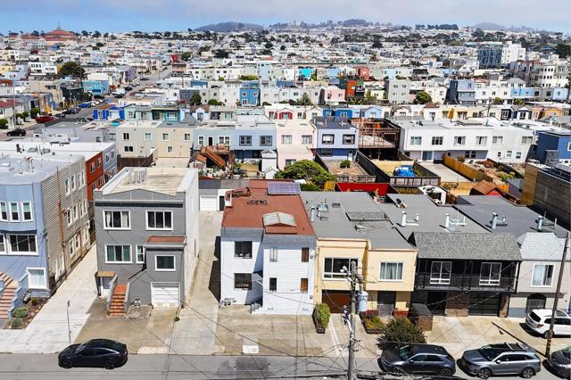 17221724 48th Avenue, San Francisco CA: https://media.crmls.org/mediaz/519b26d5-9ae3-4904-8003-7c7d0e24a85c.jpg