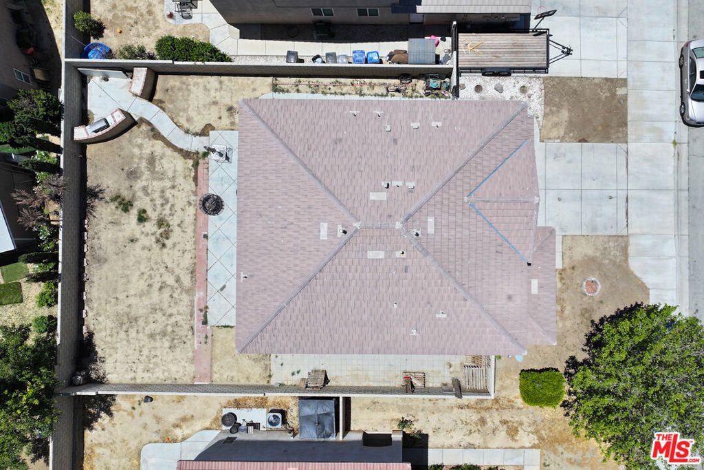 https://media.crmls.org/mediaz/519b662b-699c-4559-83ef-cdd95c941acc.jpg?preset=X-Large