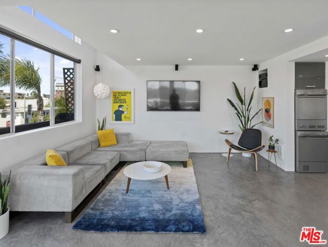 100 South VENICE Boulevard, 9 photo 8