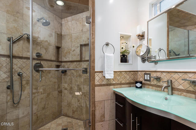 Detail Gallery Image 12 of 52 For 1038 Oban Dr, Los Angeles,  CA 90065 - 4 Beds | 3 Baths