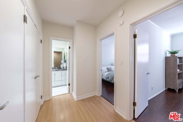 933 17th Street, Santa Monica CA: https://media.crmls.org/mediaz/519bf4e2-a247-46d5-a8e4-3edb36f733bb.jpg