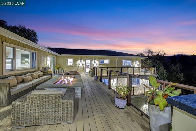 24 Crest Ct, Alamo CA: https://media.crmls.org/mediaz/519c18de-5914-434c-a0f6-094661fd4062.jpg