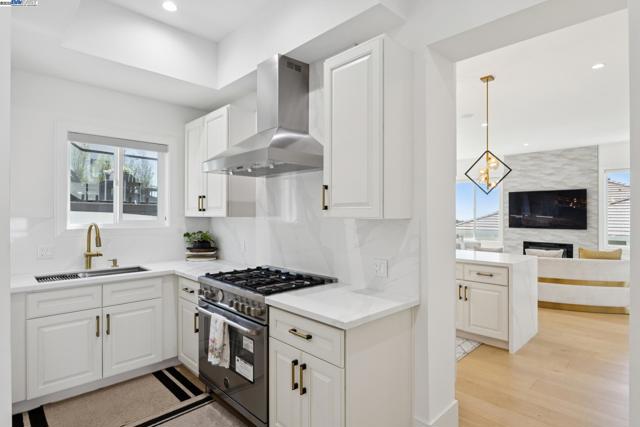 3606 Sarita St, Hayward CA: https://media.crmls.org/mediaz/519c344e-af6f-4365-bdaa-73c086b4a200.jpg