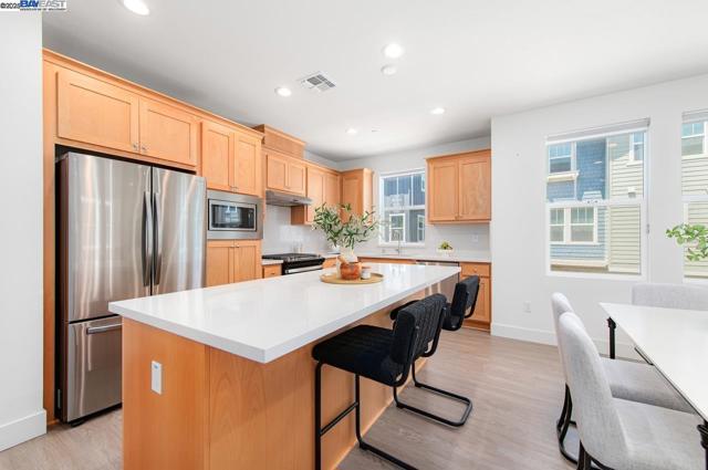 1416 Julia Ln, Concord CA: https://media.crmls.org/mediaz/519c4136-40cd-43df-a1f7-cca791fec101.jpg