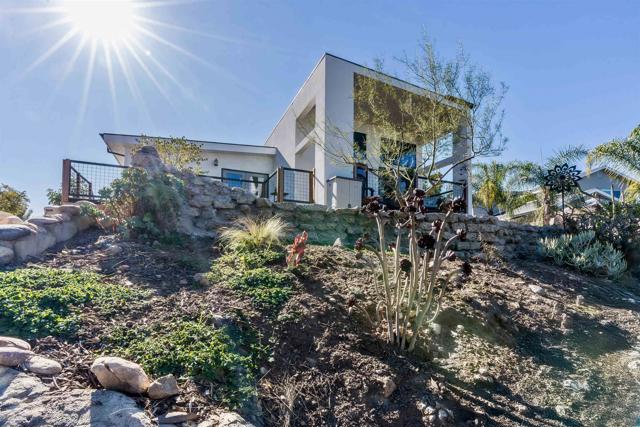 9226 Briercrest Dr, La Mesa CA: https://media.crmls.org/mediaz/519cbdb9-d64a-499f-bc56-ac16227a6761.jpg