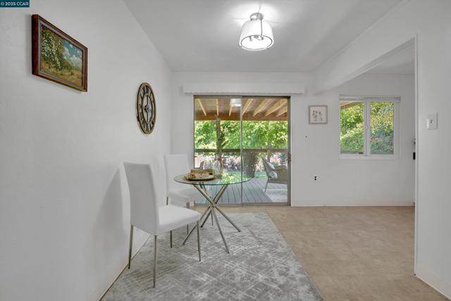 2968 Glenside Dr, Concord CA: https://media.crmls.org/mediaz/519cc288-157a-4d52-87e4-4c4802e1246a.jpg