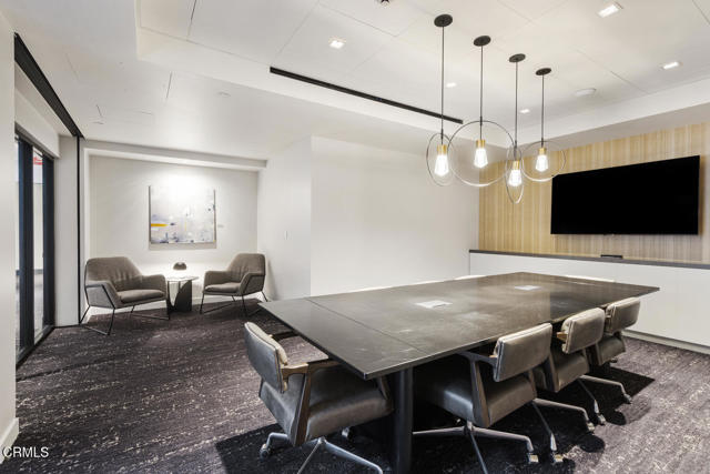 400 S Broadway, Los Angeles CA: https://media.crmls.org/mediaz/519dfa3f-a176-48aa-9b2f-cb6c4361e15f.jpg