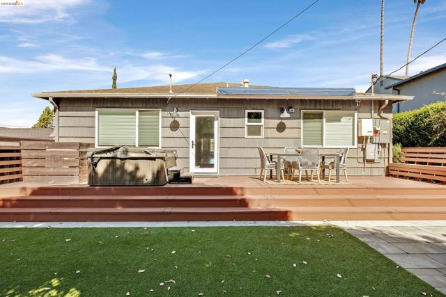 1424 Sunnyslope Ave, Belmont CA: https://media.crmls.org/mediaz/519dfc2b-a1fc-4d7e-af74-8c9090b8c5d6.jpg