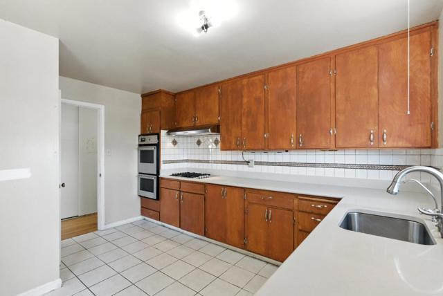 541 Diamond Avenue, South San Francisco CA: https://media.crmls.org/mediaz/519e9150-9f28-491b-8d0b-489f06341565.jpg