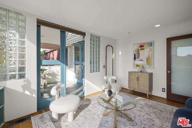 2980 Hollyridge Drive, Los Angeles CA: https://media.crmls.org/mediaz/519f08a8-6b94-47cc-bb43-131f917e9dfc.jpg