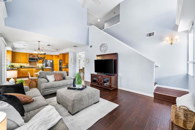 635 Eliot Dr, Livermore CA: https://media.crmls.org/mediaz/519f7c4f-02ca-4887-ba0e-1c19b106f0f5.jpg