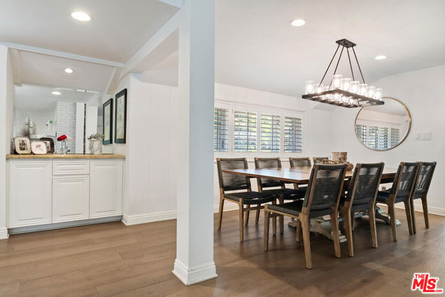 4909 Encino Terrace, Encino CA: https://media.crmls.org/mediaz/519fb76a-f28b-44b1-b8c3-9c55516f3900.jpg