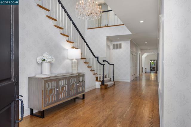 2398 Ironwood Pl, Alamo CA: https://media.crmls.org/mediaz/51a043c4-9c2e-4376-b928-10dd5d8cbe76.jpg