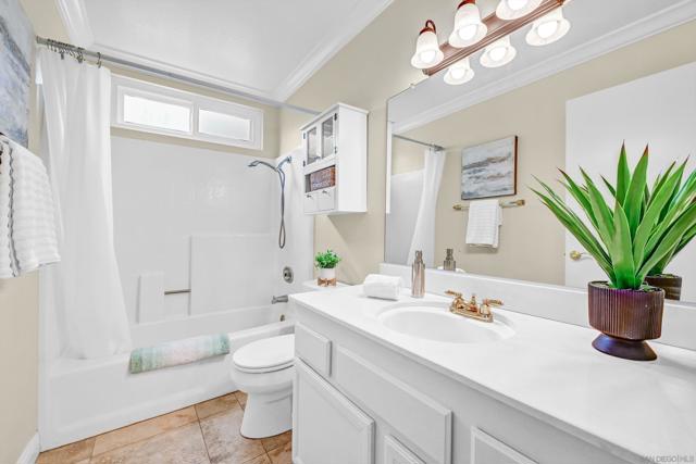 4459 Dorchester Pl, Carlsbad CA: https://media.crmls.org/mediaz/51a0c081-edb8-4b8b-9ae2-fe4f2d31e78d.jpg