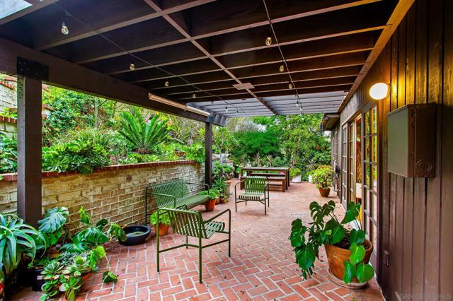 4021 Bernice Dr, San Diego CA: https://media.crmls.org/mediaz/51a0e625-8949-4a71-ad64-72ee22192f71.jpg