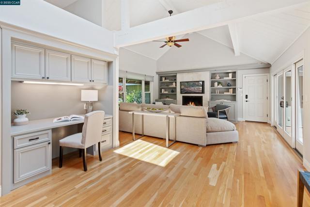 2140 Hidden Oak Dr, Danville CA: https://media.crmls.org/mediaz/51a1472c-e7eb-4f57-98f1-1a80a2218cbf.jpg