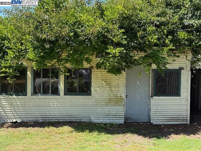 3208 Washington St, Alameda CA: https://media.crmls.org/mediaz/51a16ca8-81bc-4d6b-a9e9-62e7bf93b728.jpg