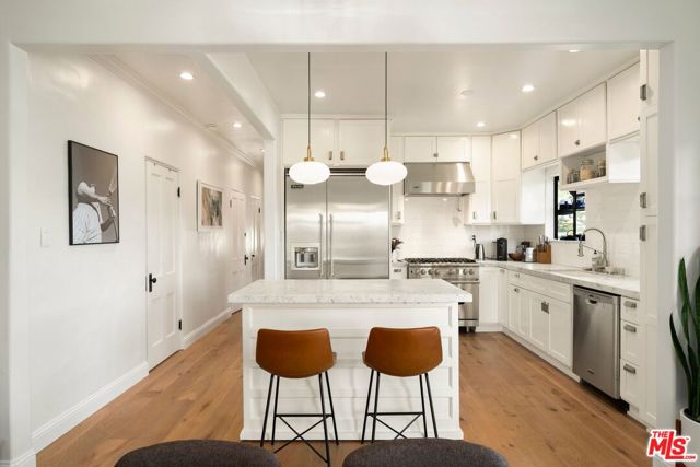 500 N Genesee Avenue, Los Angeles CA: https://media.crmls.org/mediaz/51a21d7b-f30c-4aee-b0b3-d653cc4d15a2.jpg
