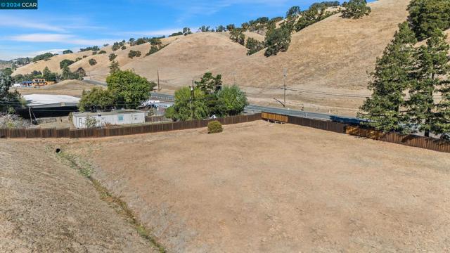 Image 37 of 44 For 2495 Reliez Valley Rd