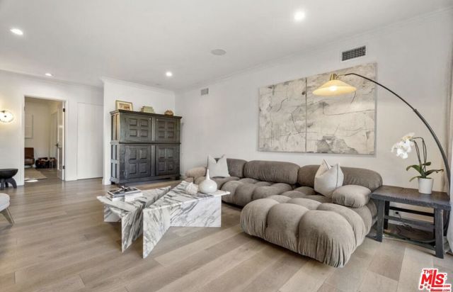 5 Bed Home for Sale in Los Angeles, California