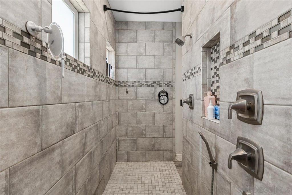 MLS #250034986SD image #37