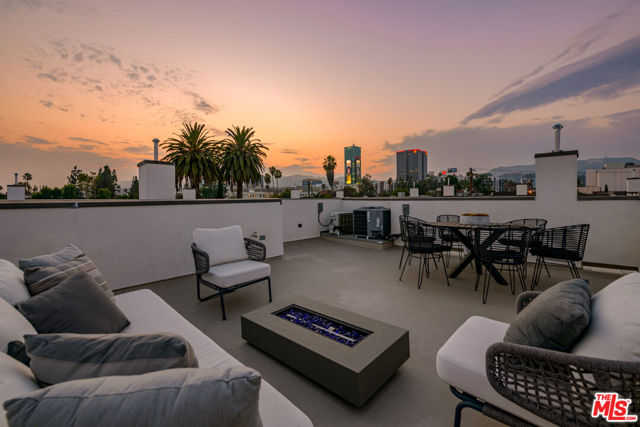 6120 W Marbella Place, Los Angeles CA: https://media.crmls.org/mediaz/51a2ba28-f305-4ca3-9c55-cbe0214303f9.jpg