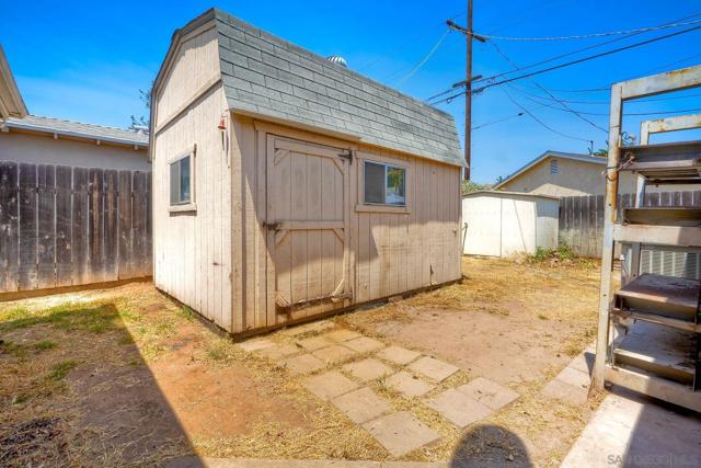 940 Gladys, El Cajon CA: https://media.crmls.org/mediaz/51a2f118-930d-46d8-9f35-484c222ffda1.jpg