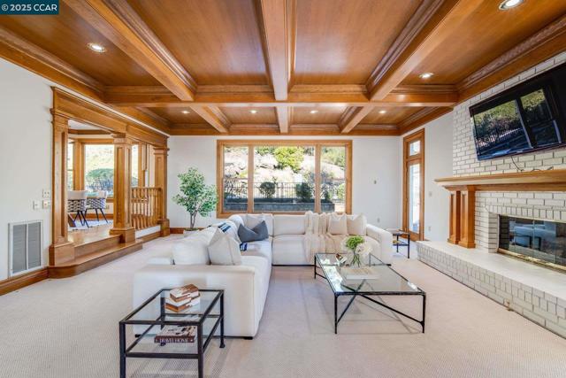 2420 Diablo Lakes Ln, Diablo CA: https://media.crmls.org/mediaz/51a309b7-15b1-4fc1-ad12-d9a12cdb46bd.jpg