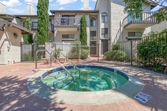 2362 Altisma Way, Carlsbad CA: https://media.crmls.org/mediaz/51a464ef-57f4-49ea-a3df-1327e3face74.jpg