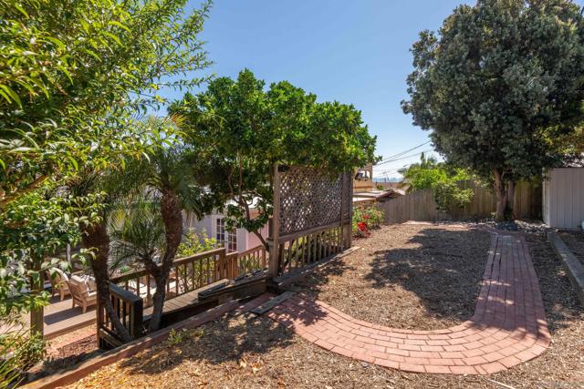4027 Narragansett Ave, San Diego CA: https://media.crmls.org/mediaz/51a4a970-cdc3-46f6-a9b1-cece4901080a.jpg