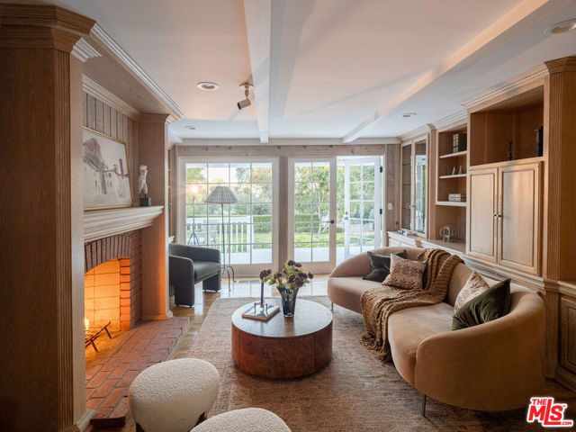 2 Eucalyptus Lane, Rolling Hills CA: https://media.crmls.org/mediaz/51a4cb64-69fa-44f1-8b3c-c69671630488.jpg