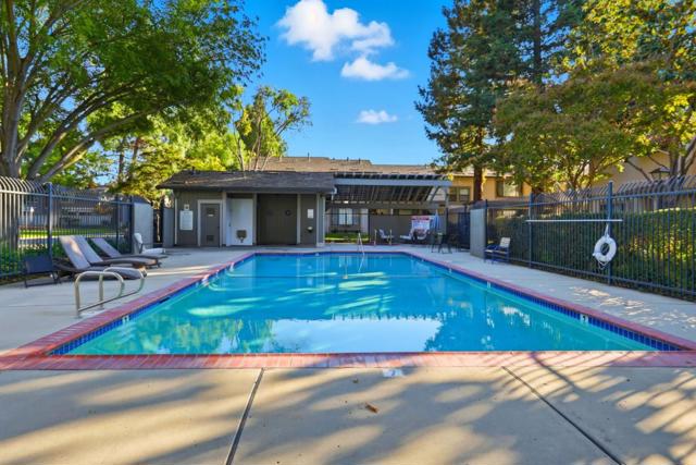 4925 Flat Rock Circle, San Jose CA: https://media.crmls.org/mediaz/51a51ae9-6868-4481-a624-8222e6297a29.jpg